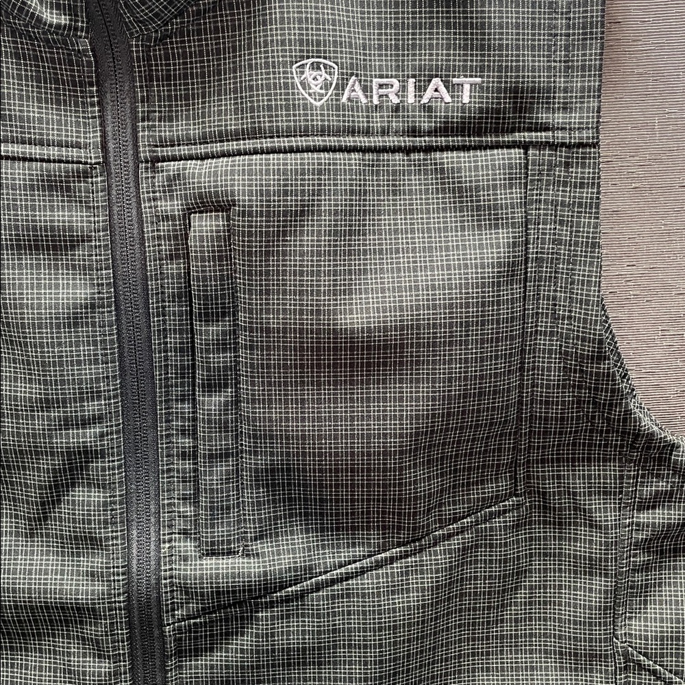 Ariat Men's Dark Charcoal Grid Quilted Vest - Picture 5 of 10